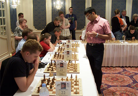 GM Anand playing simultaneous Chess